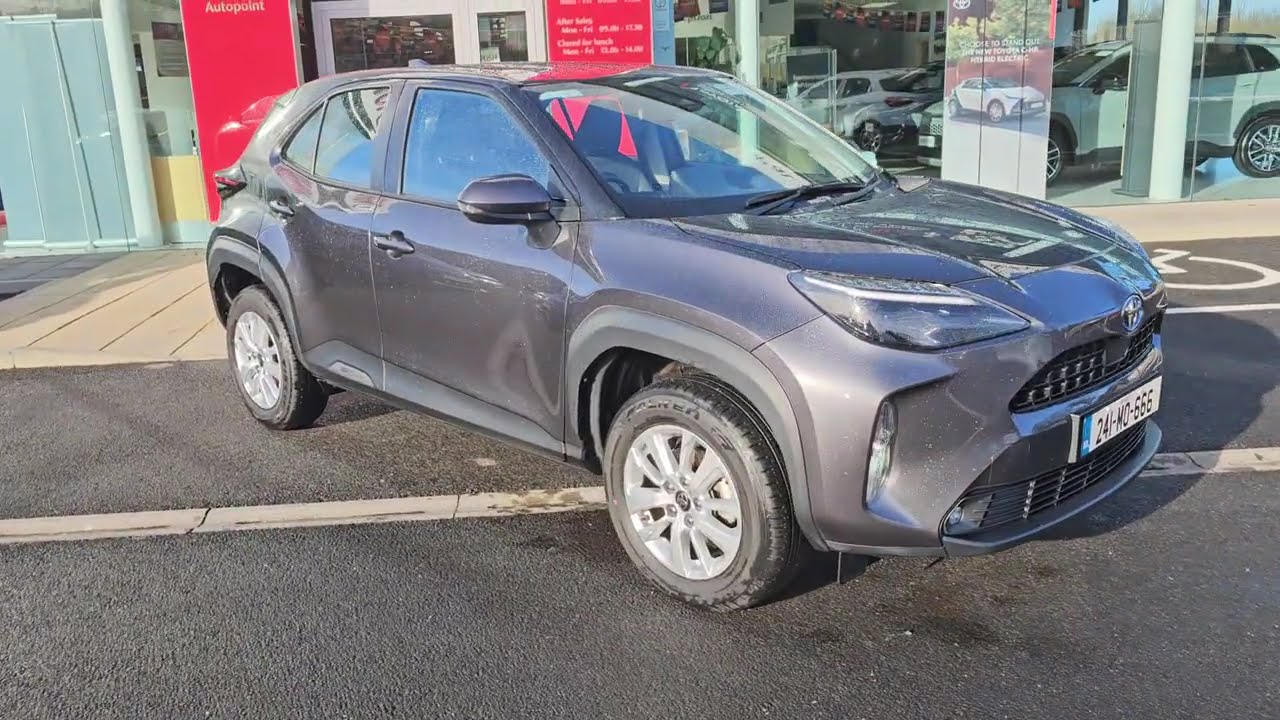 241MO666 Yaris Cross Luna