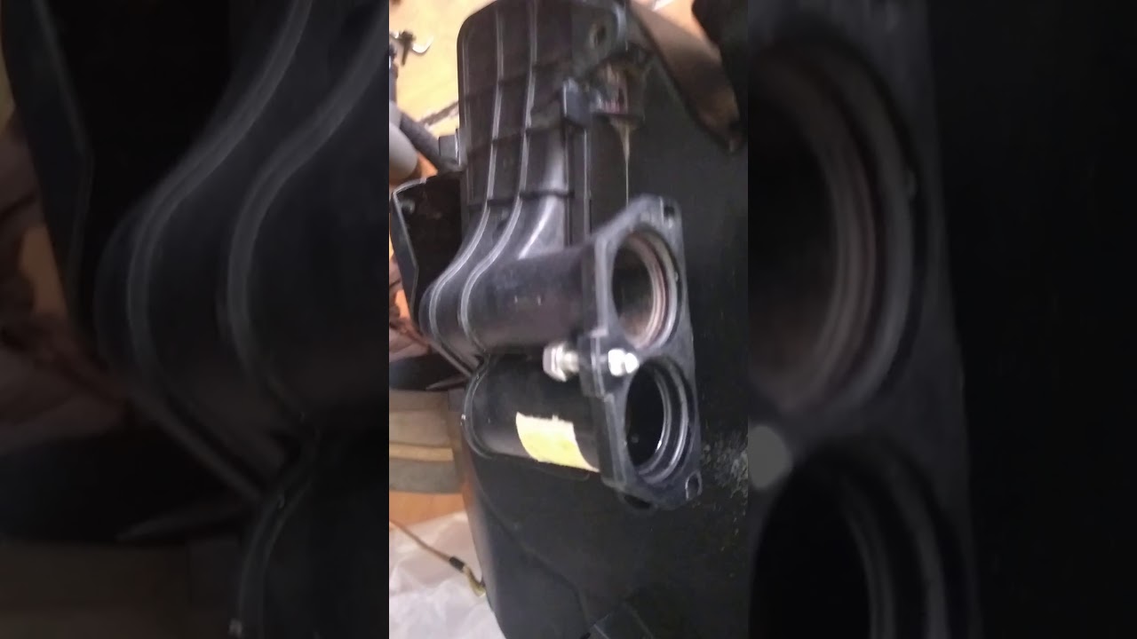Reparación de fuga líquido refrigerante en el interior del vehículo peugeot 206