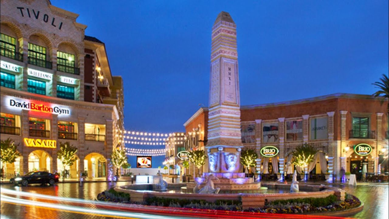 Las Vegas Walking Tour (Tivoli Village) 2021