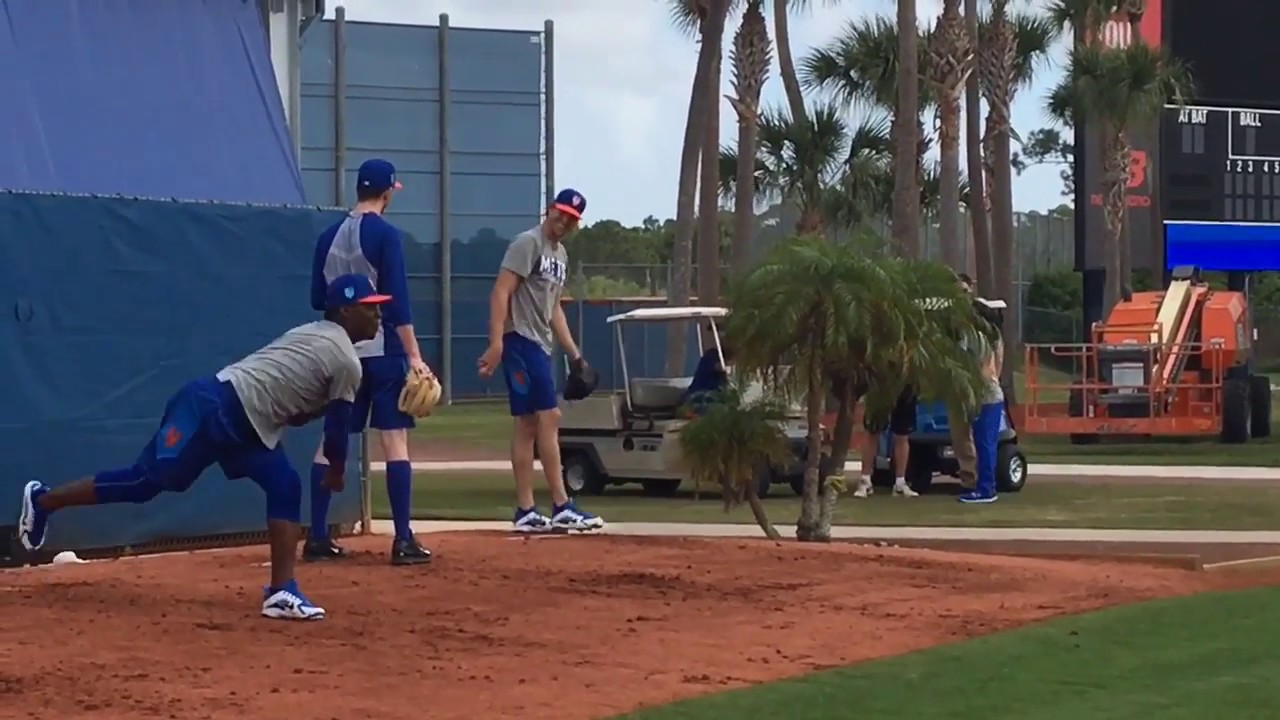 Mets' Jacob deGrom, Matt Harvey throw bullpens