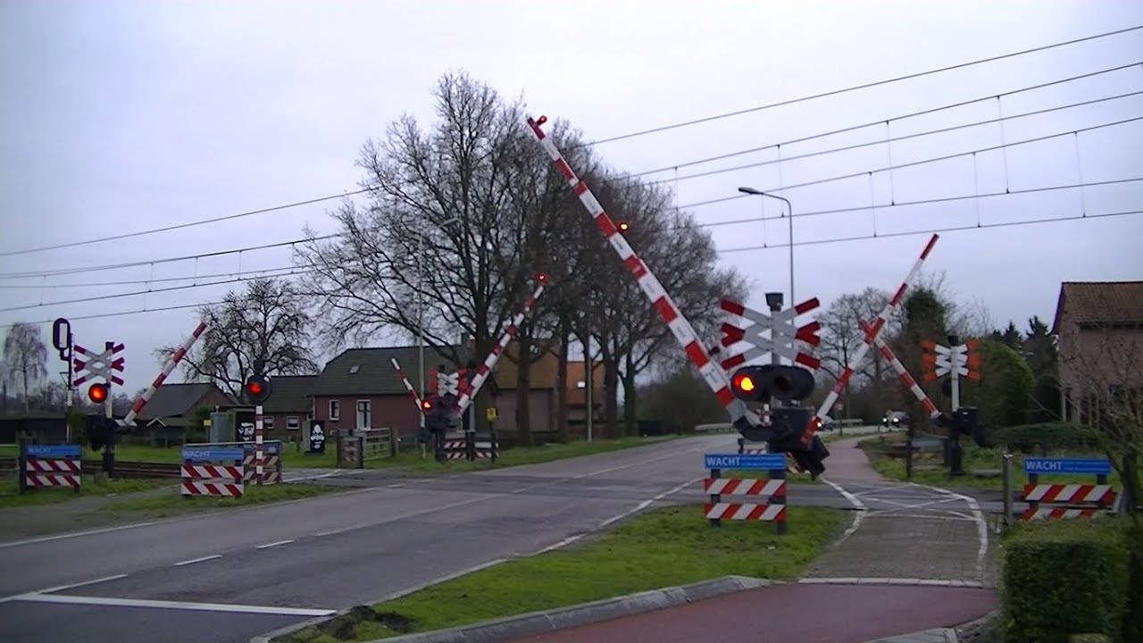Spoorwegovergang Amersfoort // Dutch railroad crossing