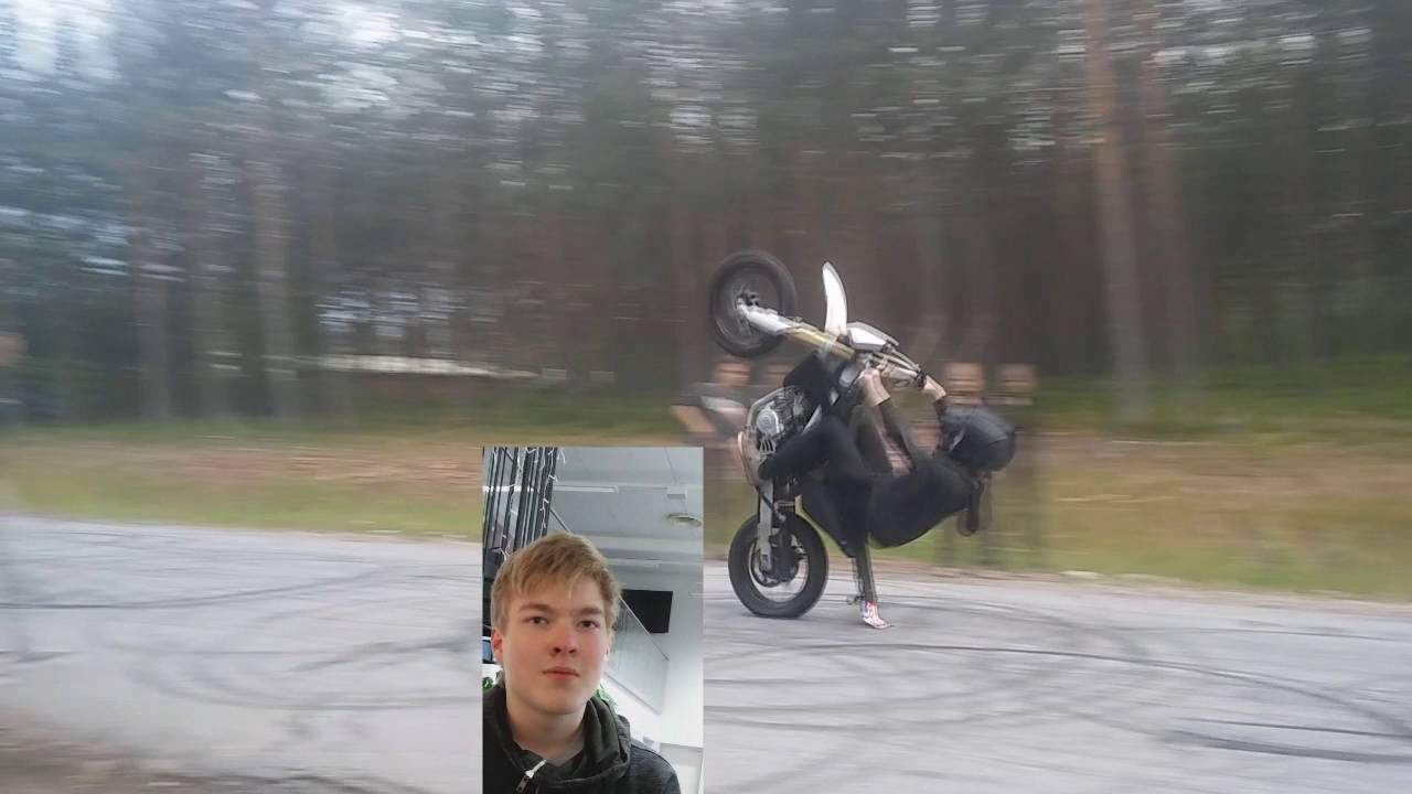 Riejulla kilvelle onnellinen kuski splitscreen