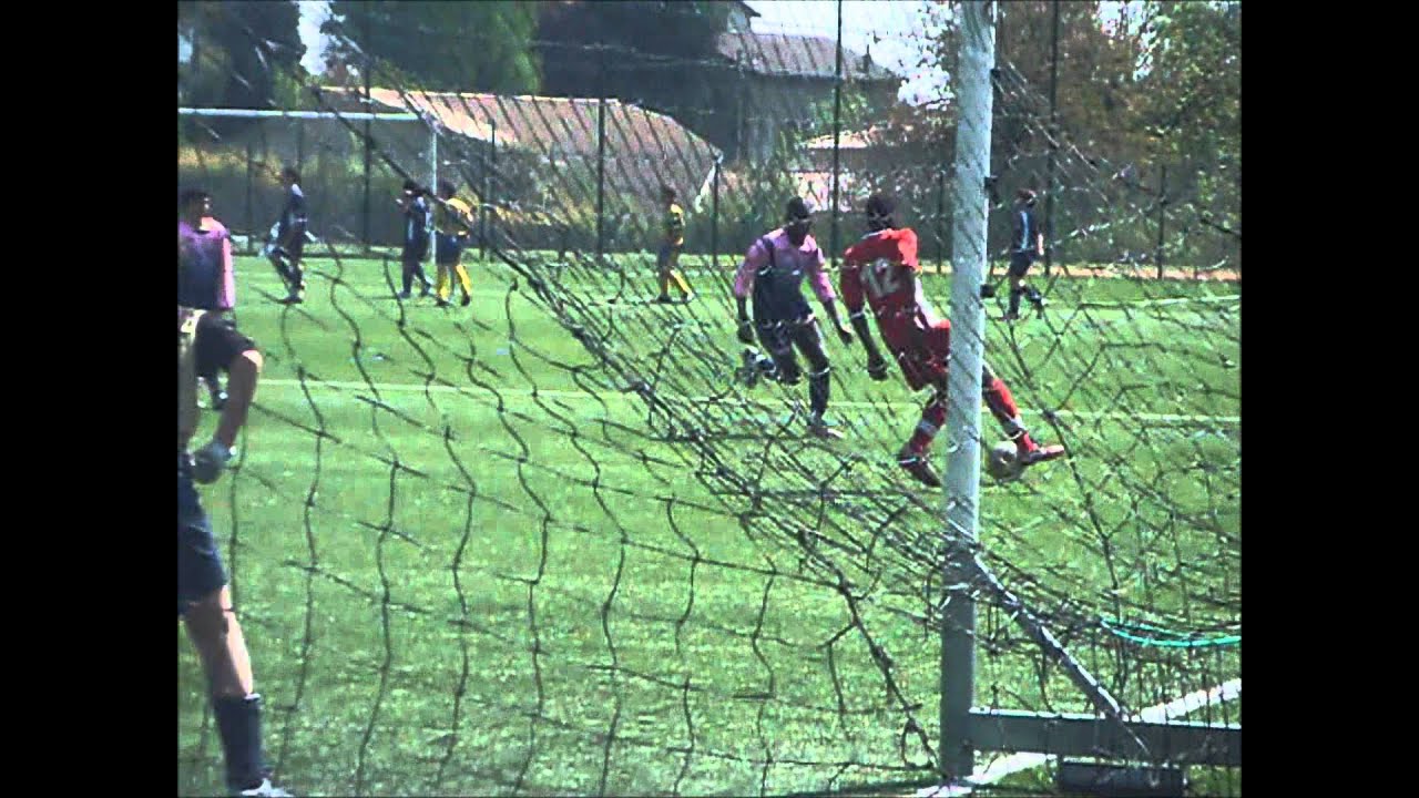Morgan St Cyr - AS Montchat le 16-04-11 championnat U13.wmv