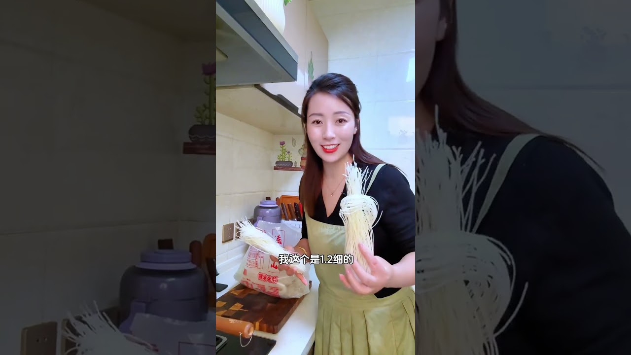 今天做了菠菜山药馒头，好看好吃又营养！还做了酸笋肉片米粉，孩子很爱吃！#早餐 #在家做美食