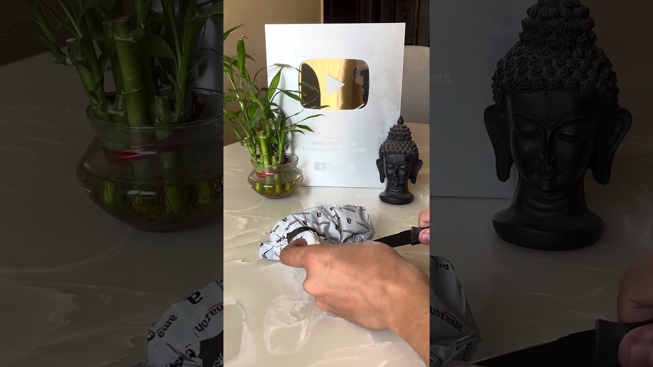 RICH 💰 LOGON KI CRAZY BALL 🤪 #shorts #unboxing #cricket