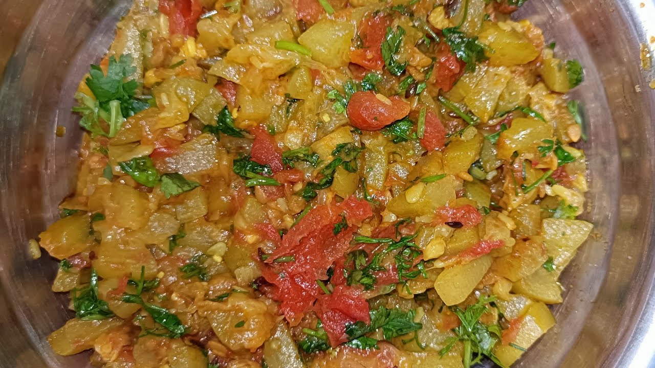 ऐसे बनाओ लौकी की सब्ज़ी कि उंगलियाँ चाटते रह जाओगे | Lauki Ki Sabji RecipeHow To Make Bottle Gourd .