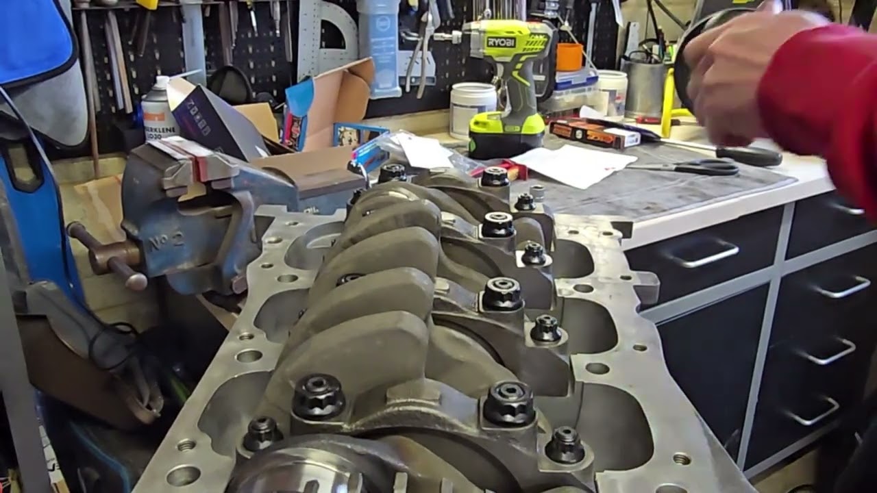 Mitsubishi Lancer Evolution X 4B11T Engine Rebuild Part 1