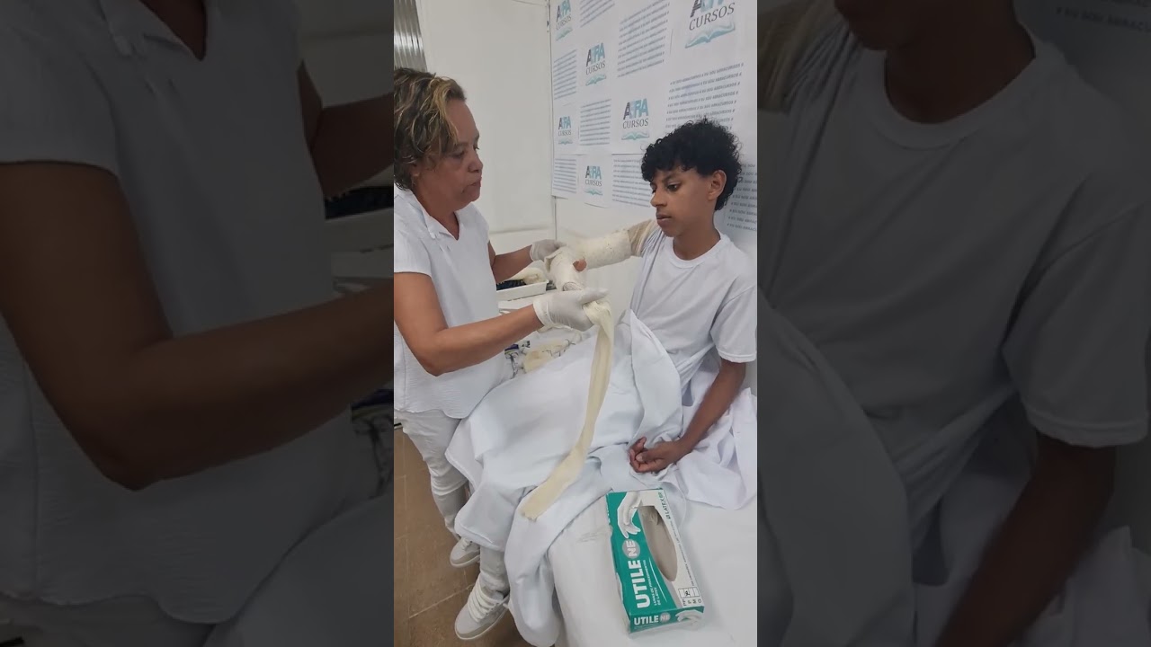 Primeira parte  da tala axilo palmar em  Supinação