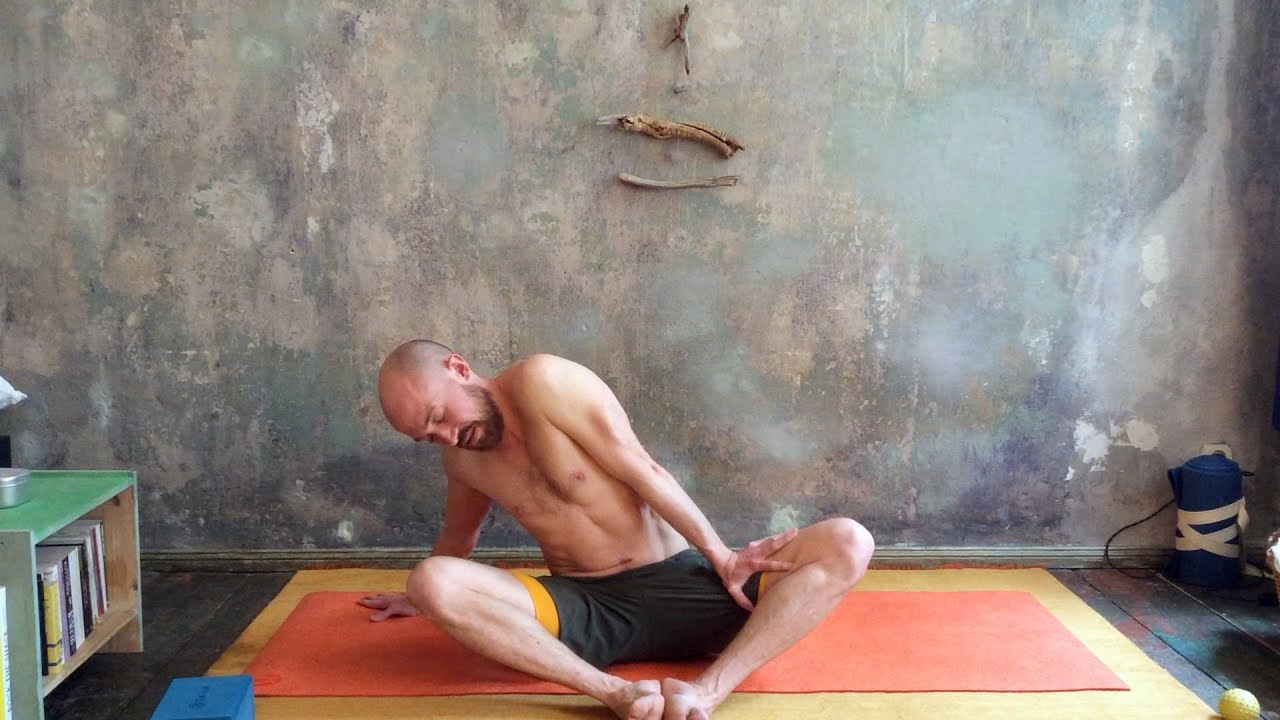 FORREST YOGA // HIPS + TWISTS // 90 MINS