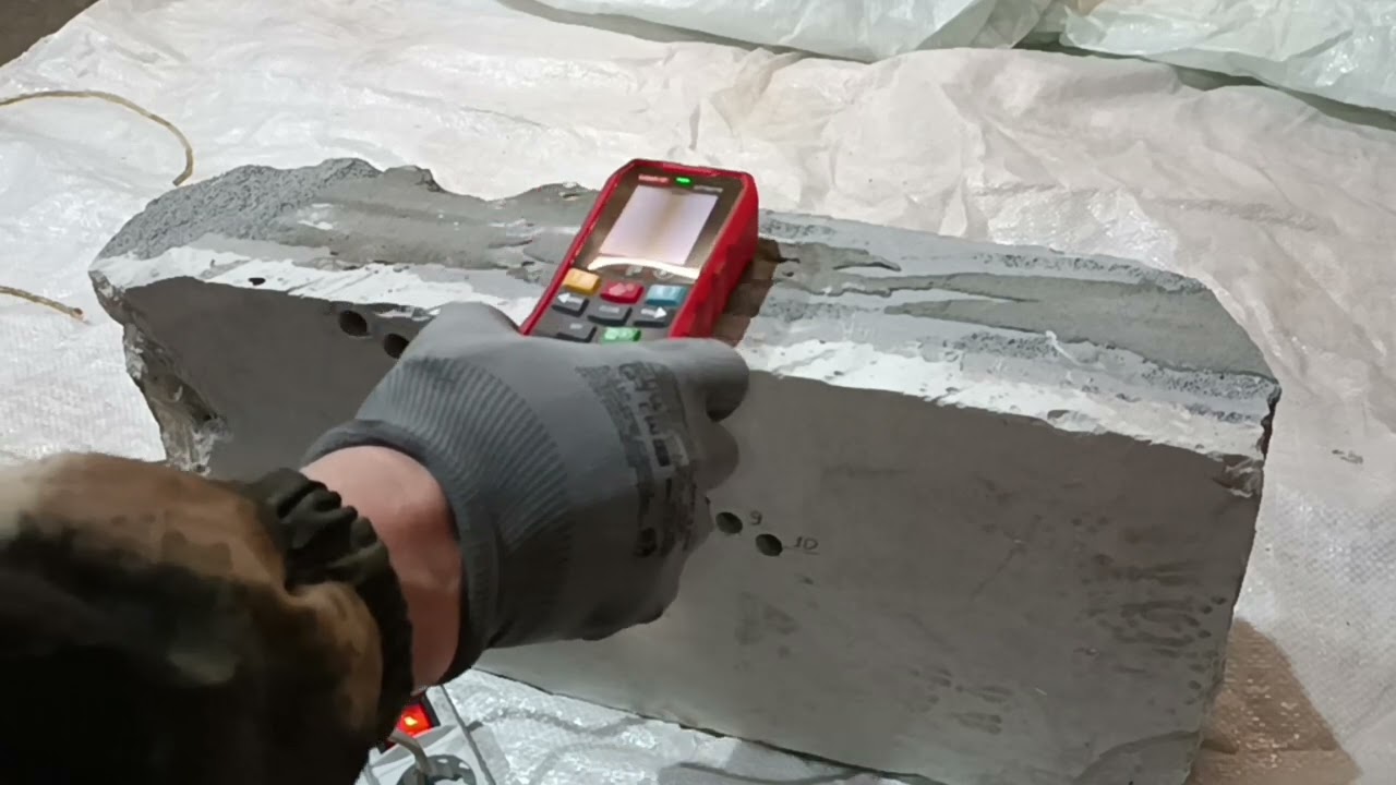 Поиск разных типов проводки сканером стен Uni-T UT387S