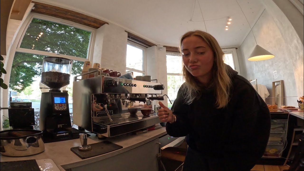 jag jobbar på ett cafe