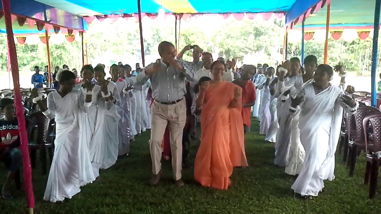 P.G. Vargis and Lily Vargis Warm  Welcome in Upper Assam by Sadri Cultural Dance सादरी नृत्य