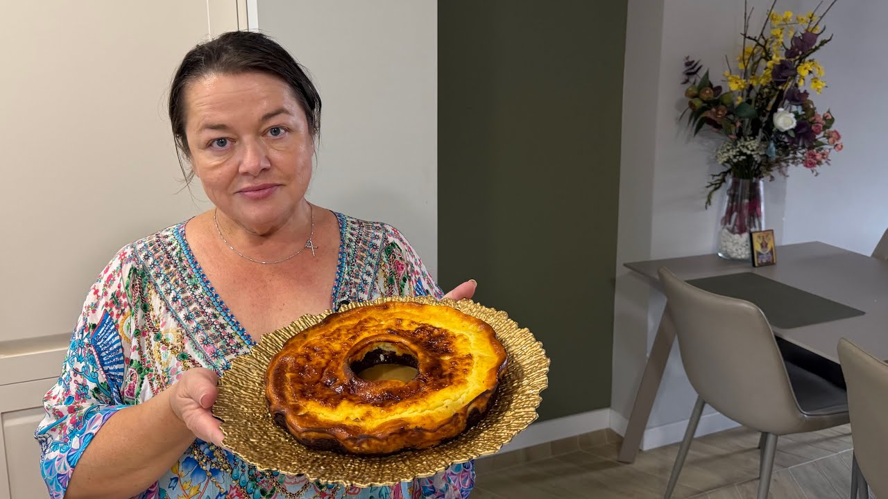 Prajitură cu două straturi,delicioasă,fără zahăr sau făină.Bonus,cea mai simplă budincā de ciocolată
