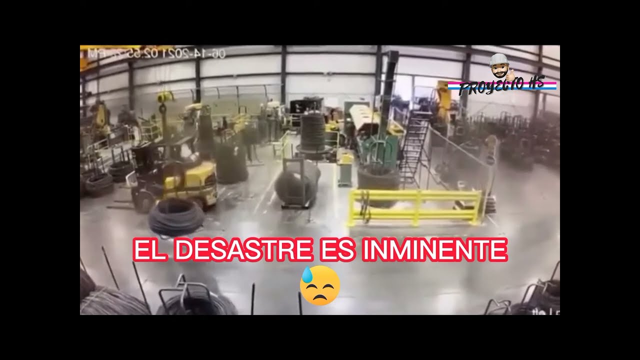 Montacargas (AUTOELEVADOR) se lleva puesta una Carga Suspendida y hace un DESASTRE
