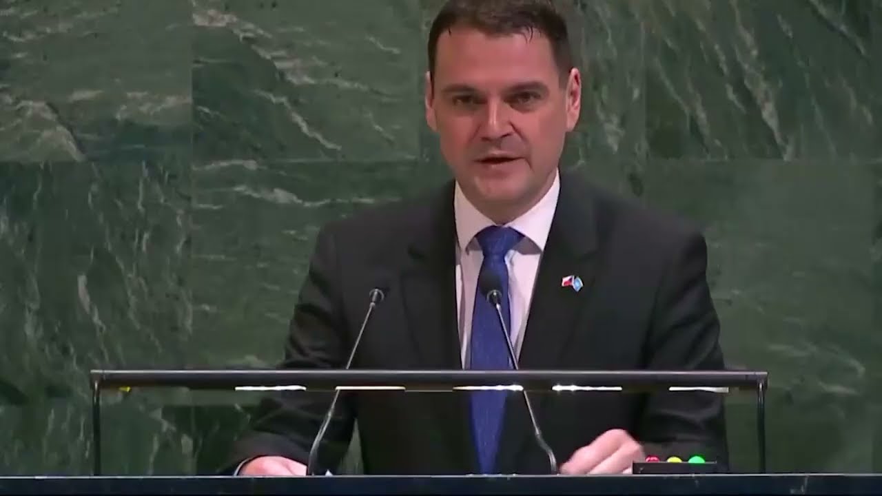 Macinka v OSN - ČESKÉ TITULKY