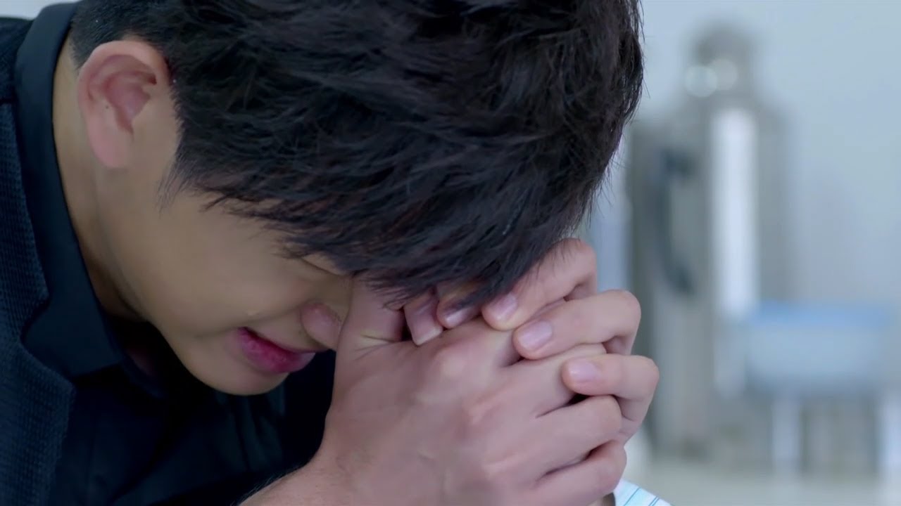 灰姑娘受重傷昏迷不醒，霸道總裁病床前痛哭流涕，終於忍不住告白了，可惜一切都太晚了