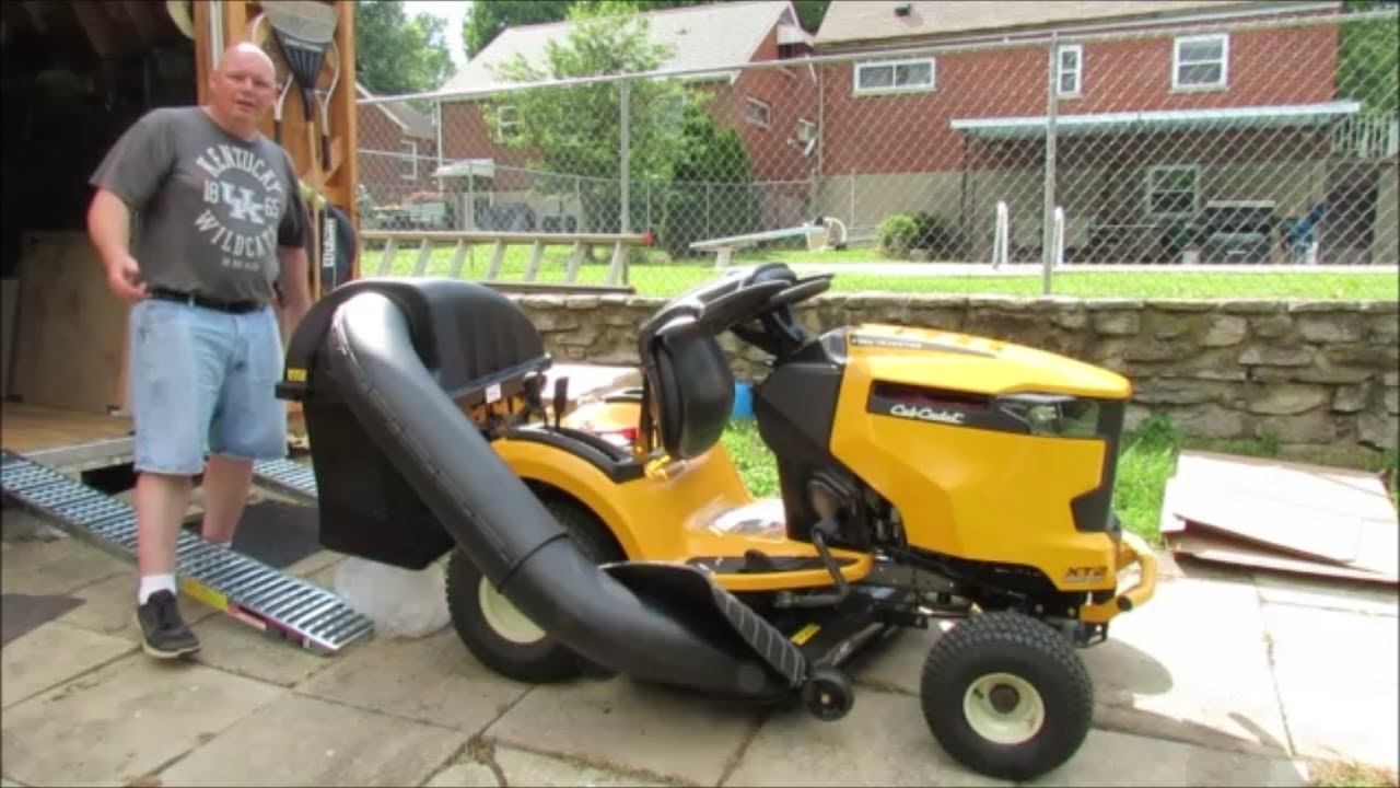 Installation of a Cub Cadet Bagger on XT2 tractor