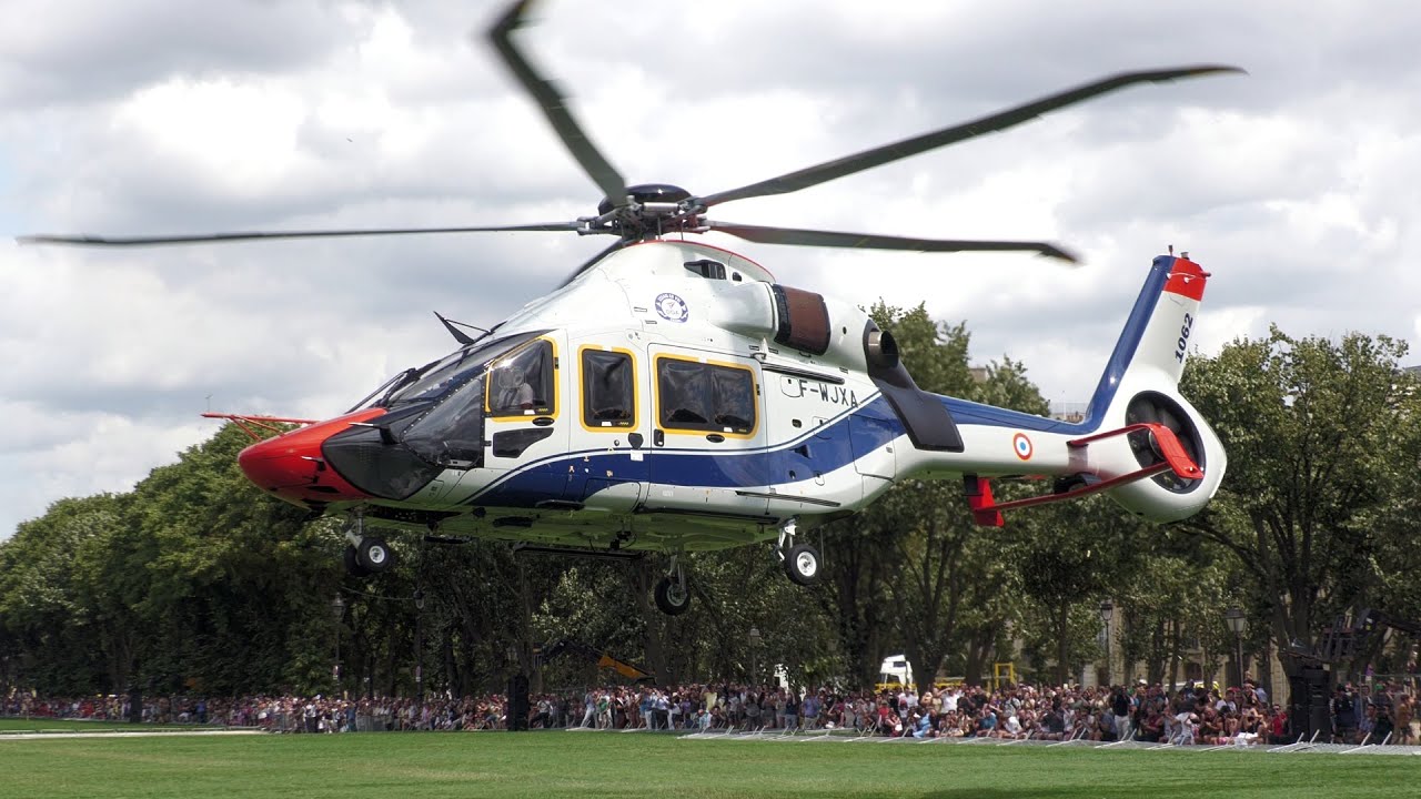 Helicopter arrivals on Les Invalides