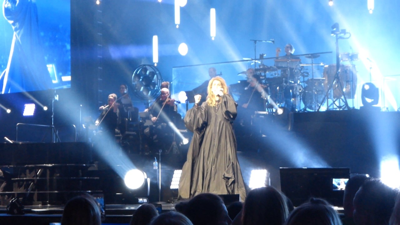 Celine Dion- All By Myself- Glasgow SECC Hydro- 5.8.17