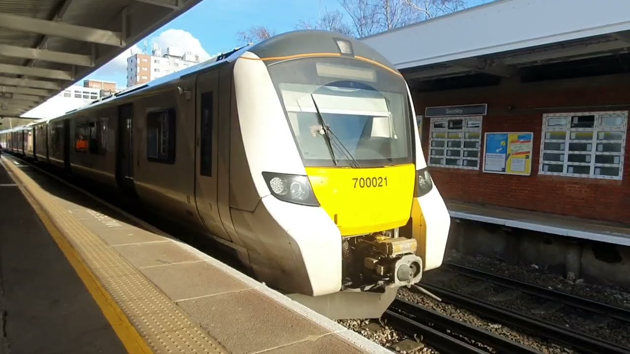 Trains at Swanley 12/3/22
