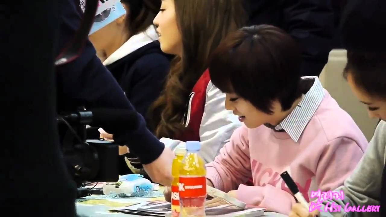 [FanCam]110113 KARA Seungyeon ASK Fansign by 연리지
