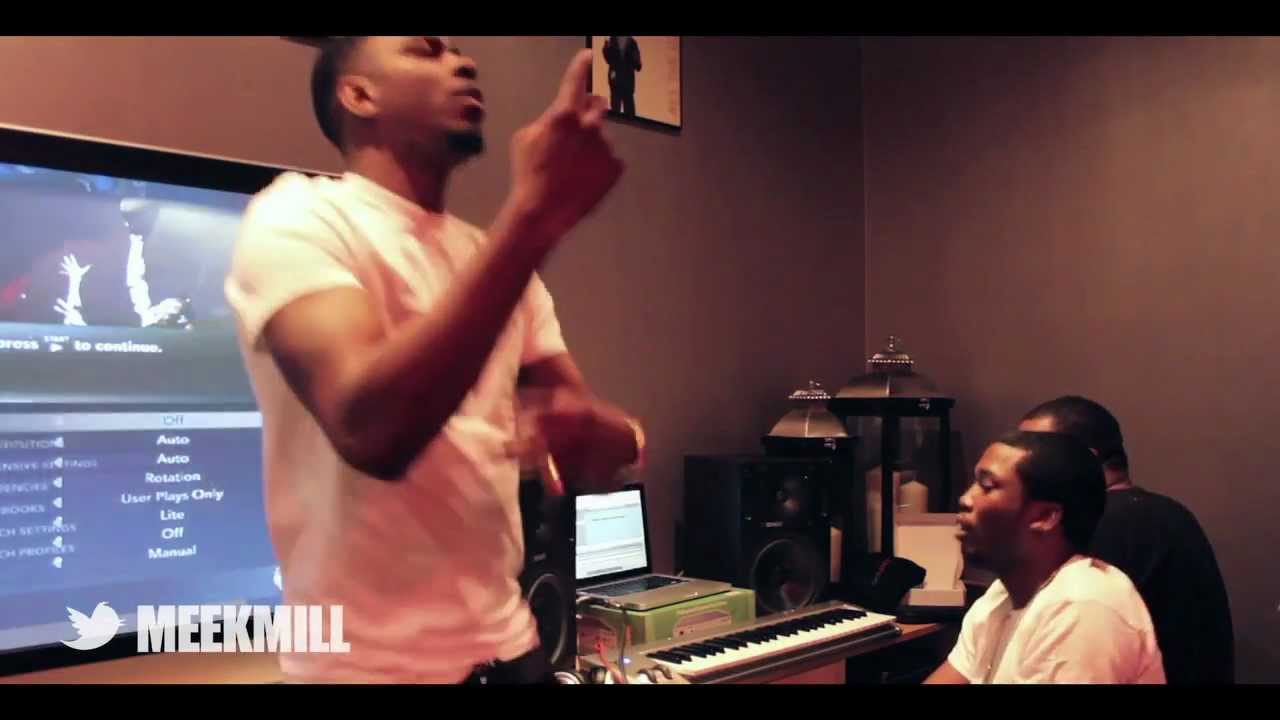 MEEK MILL AND LOS FREESTYLE IN STUDIO
