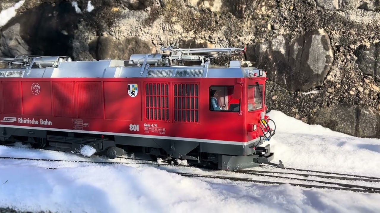 RhB X rot d im Einsatz am Bernina auf der ABB #Allingerbergbahn #Spur G
