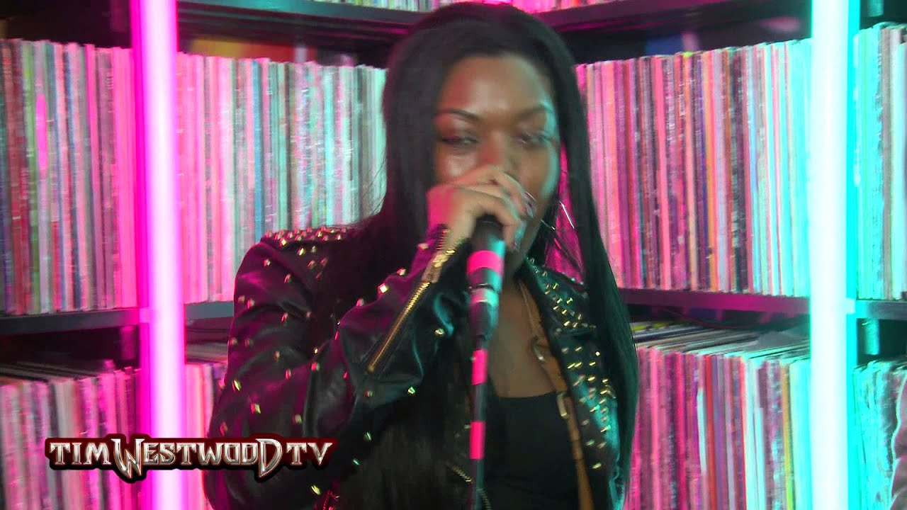 Lady Leshurr, Paigey Cakey & RoxXxan freestyle - Westwood Crib Session