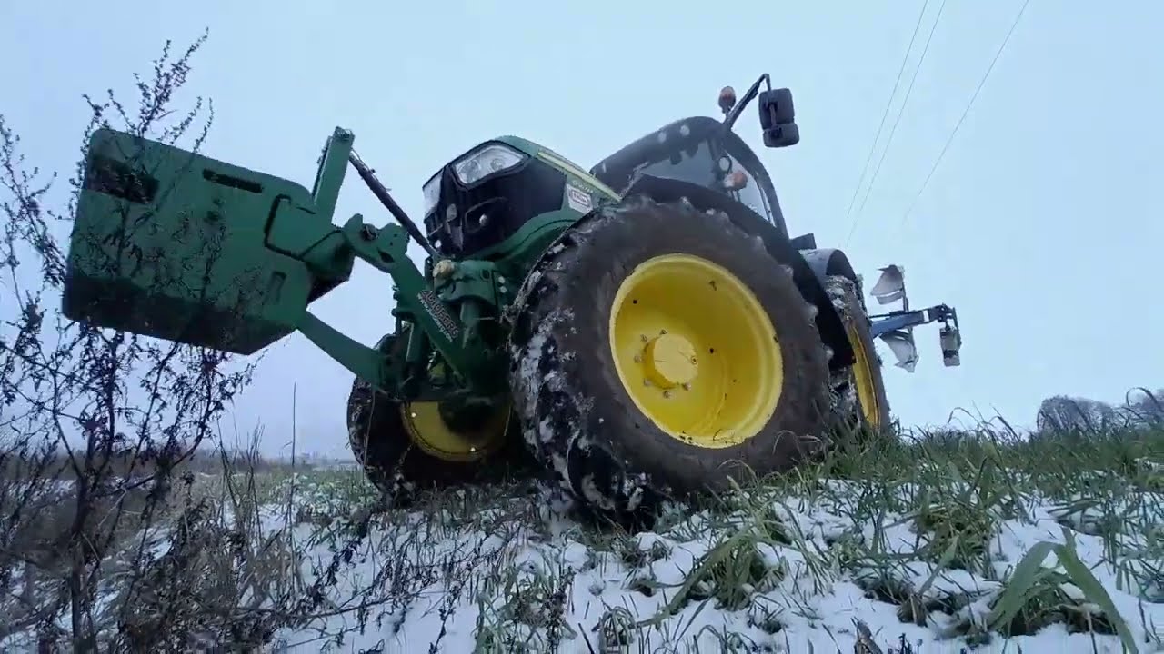 John Deere 6120M pllowing