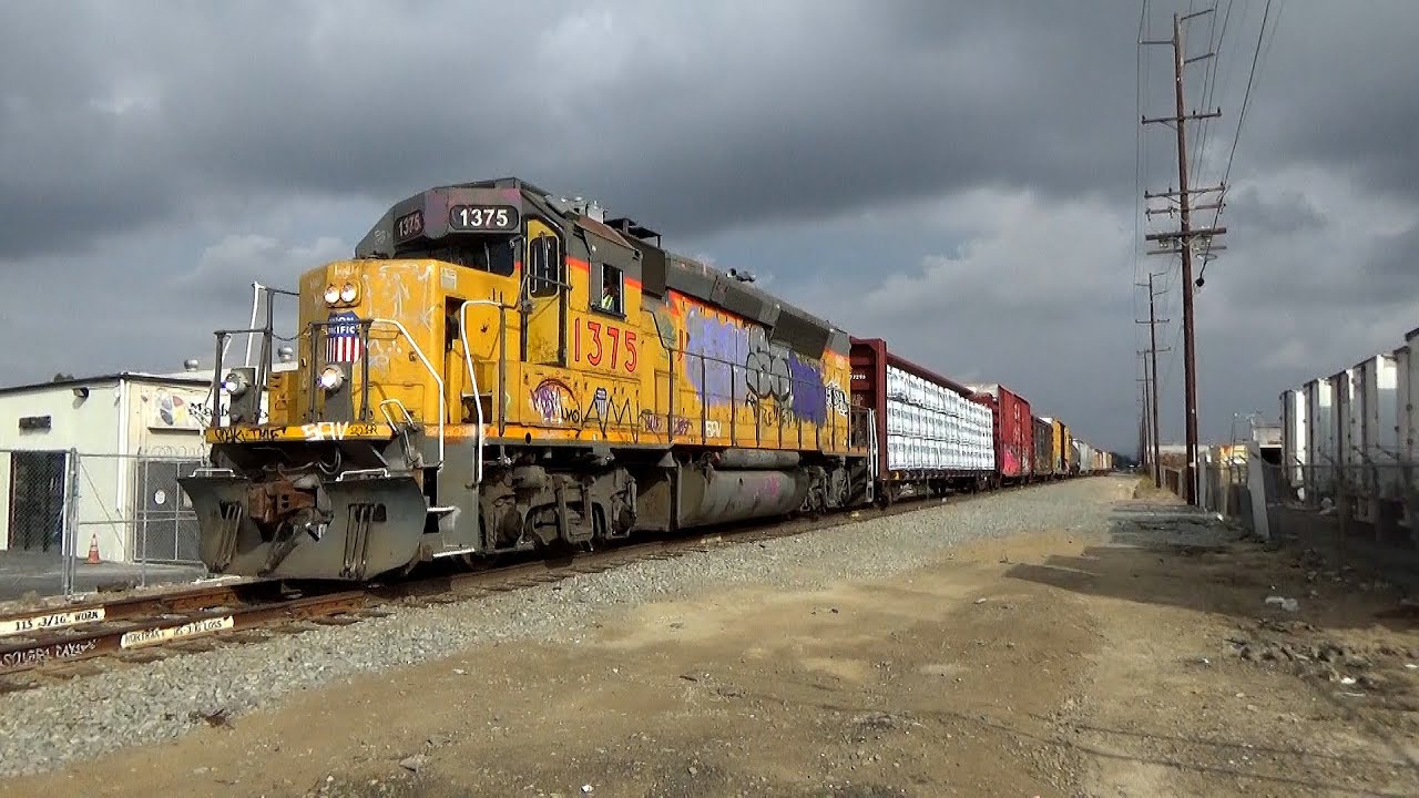 Union Pacific Anaheim Marlboro Local Switching Street-run #unionpacificrailroad #railfans #railway