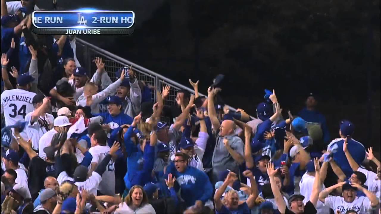 2013/10/08 Uribe homers after bunt attempts