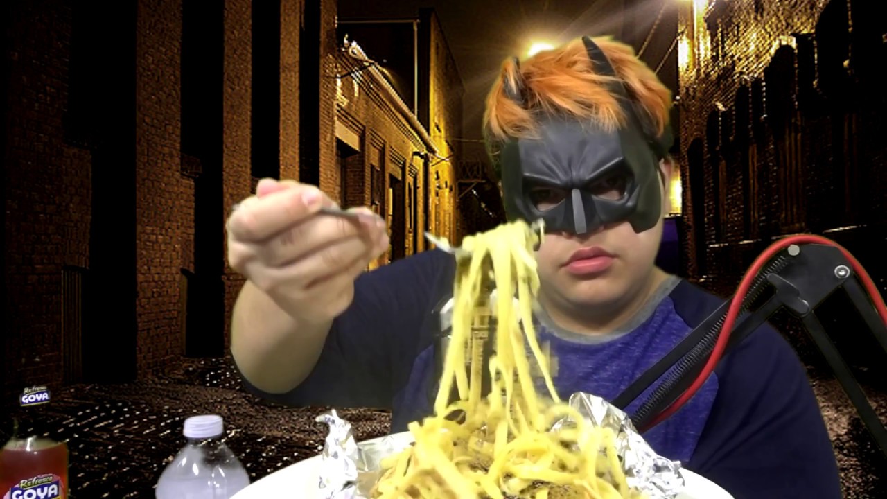 Eating Asmr chicken alfredo with Bat 30 1/2