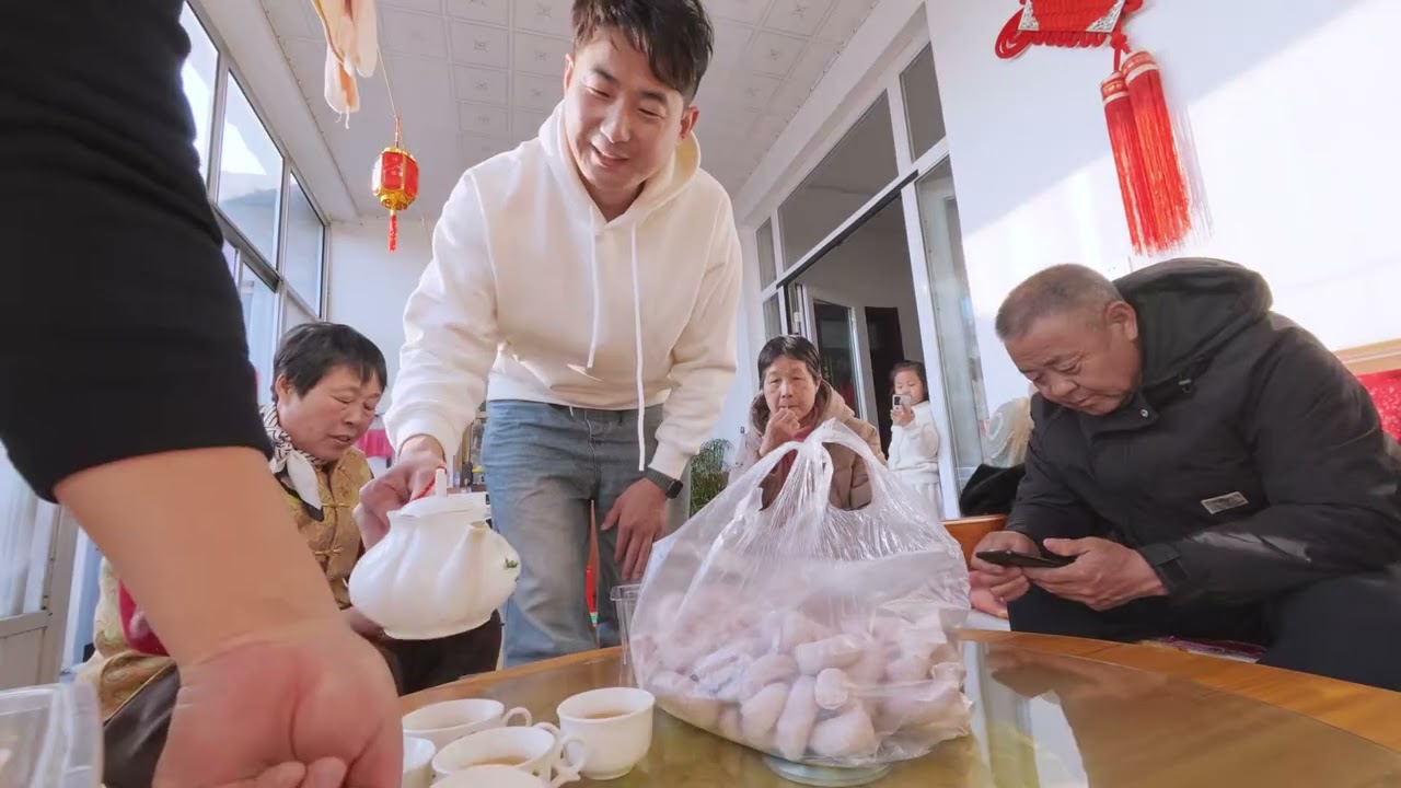 年后去岳父家拜年，连走好几家亲戚真热闹，团圆在一起真幸福 #拜年 #岳父家 #团圆山东年 #幸福
