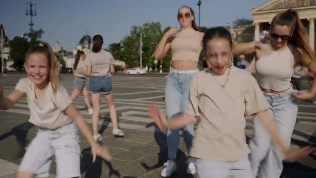 Jennifer Lopez Flashmob Budapest - Molnár Andi - Fever Dance Group