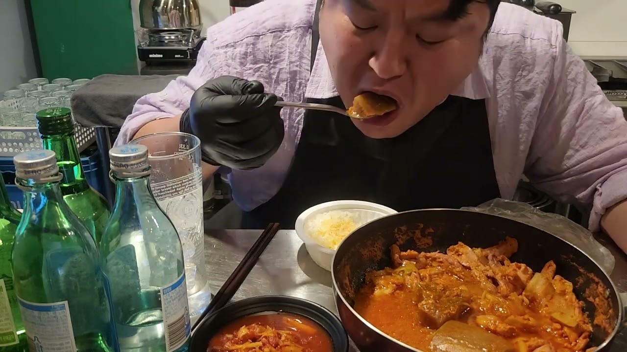 무조림을 곁들인 닭목살볶음 만들어서 생채랑 먹방