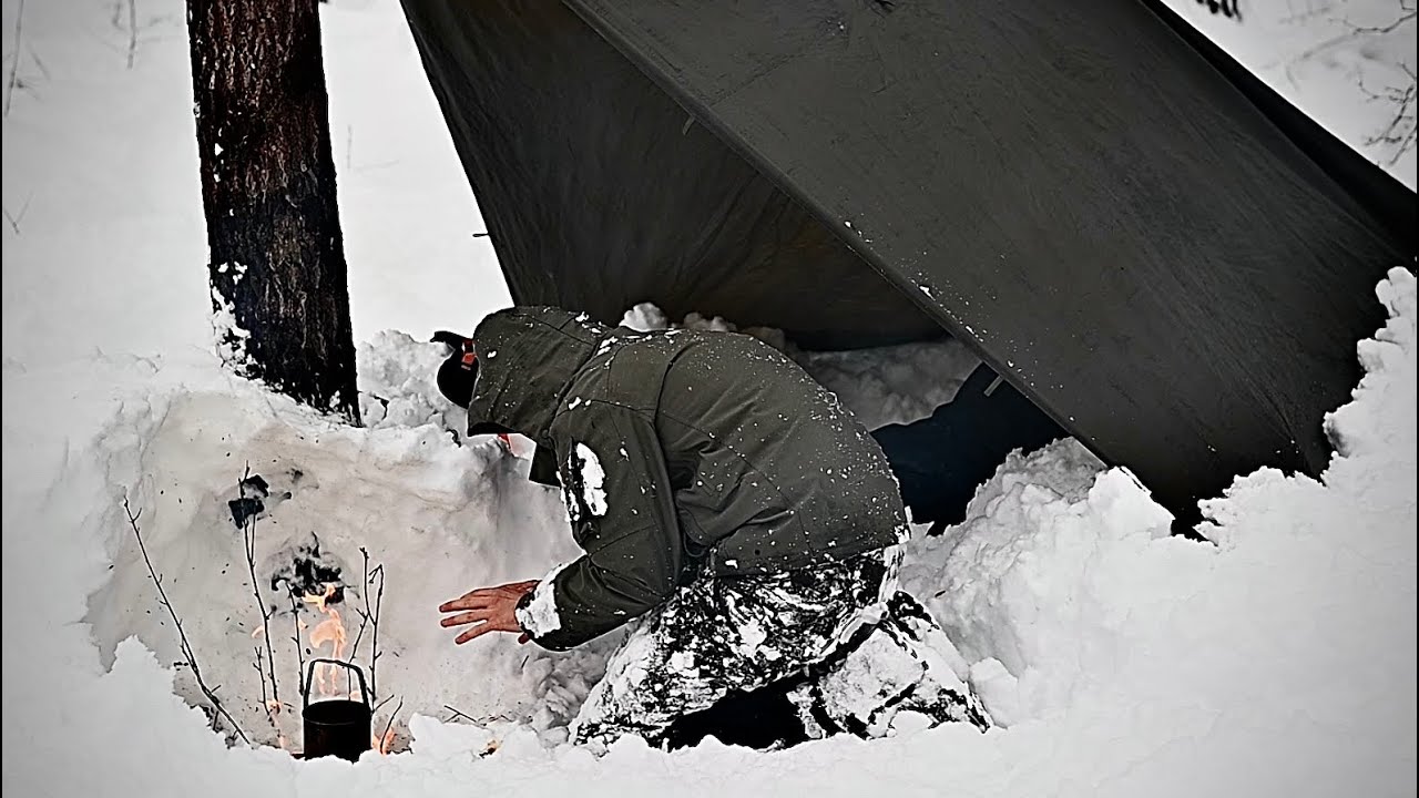 Surviving -30C Winter - EXTREME DEEP SNOW OVERNIGHT, Sleeping in the snow