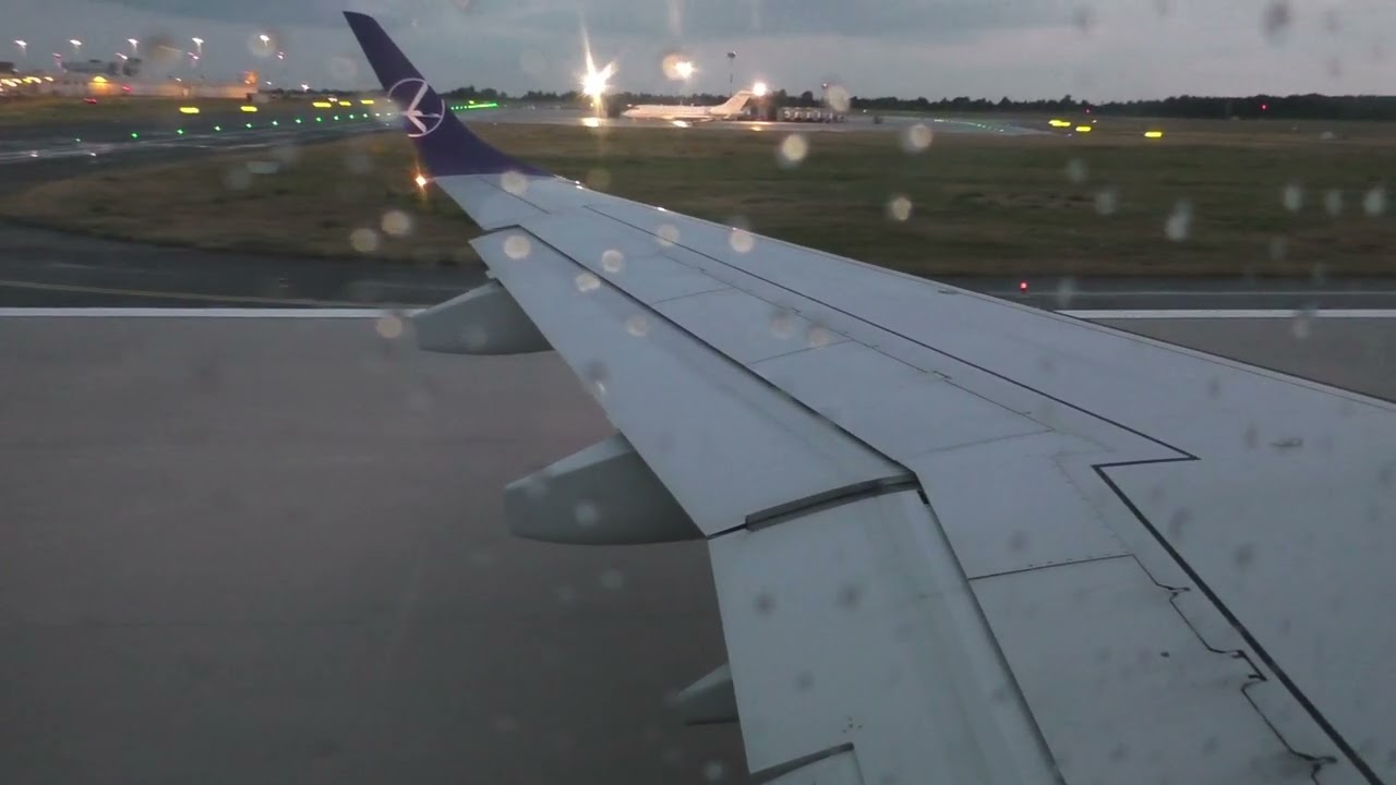 LOT Polish Airlines Embraer 195 Take off from Warsaw (LO137)