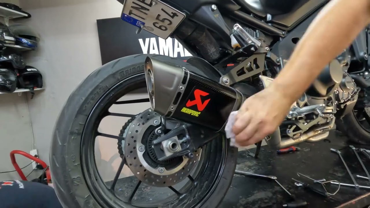 Yamaha MT 09 2022 / Τοποθέτηση εξάτμισης AKRAPOVIC και φίλτρου αέρος DNA