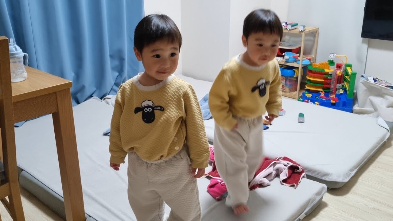 家に来るおばけ？が楽しみな双子男子【2歳4ヶ月】