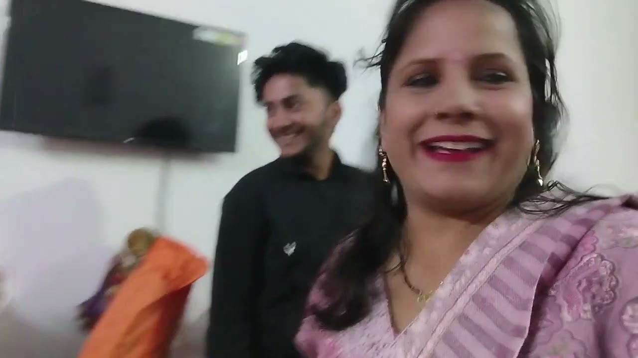 Pili chithi me do do pandit ji kyu ae😂