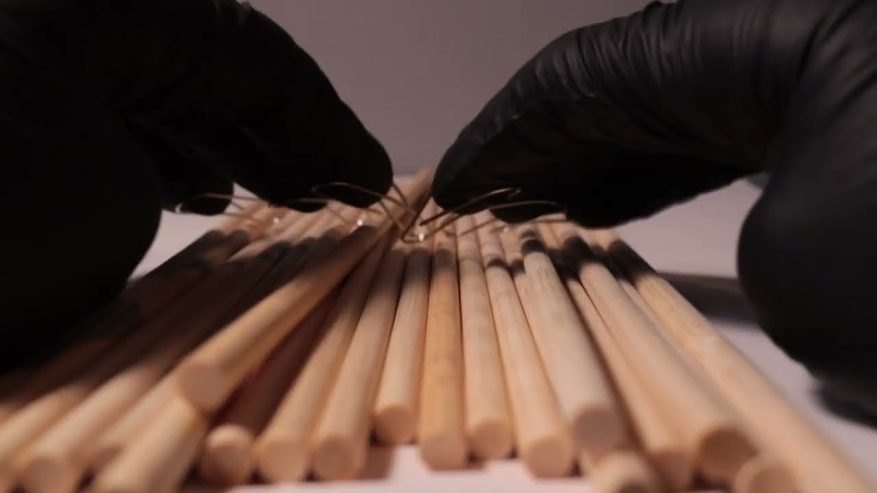 asmr hypnotizing tapping trigger...tapping on wooden batons...clicky...brain melting...