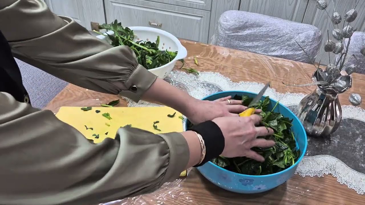My routine vlog /Cooking Mung Bean Stew with Two Main Ingredients : Spinach and Mung Beans.