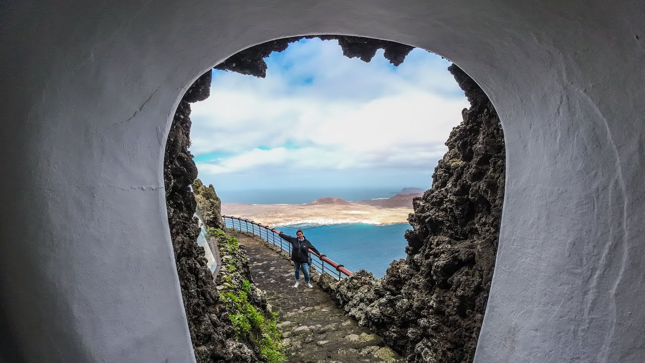 Mirador del Rio ein Kunstwerk von César Manrique mit einem wunderschönen Ausblick
