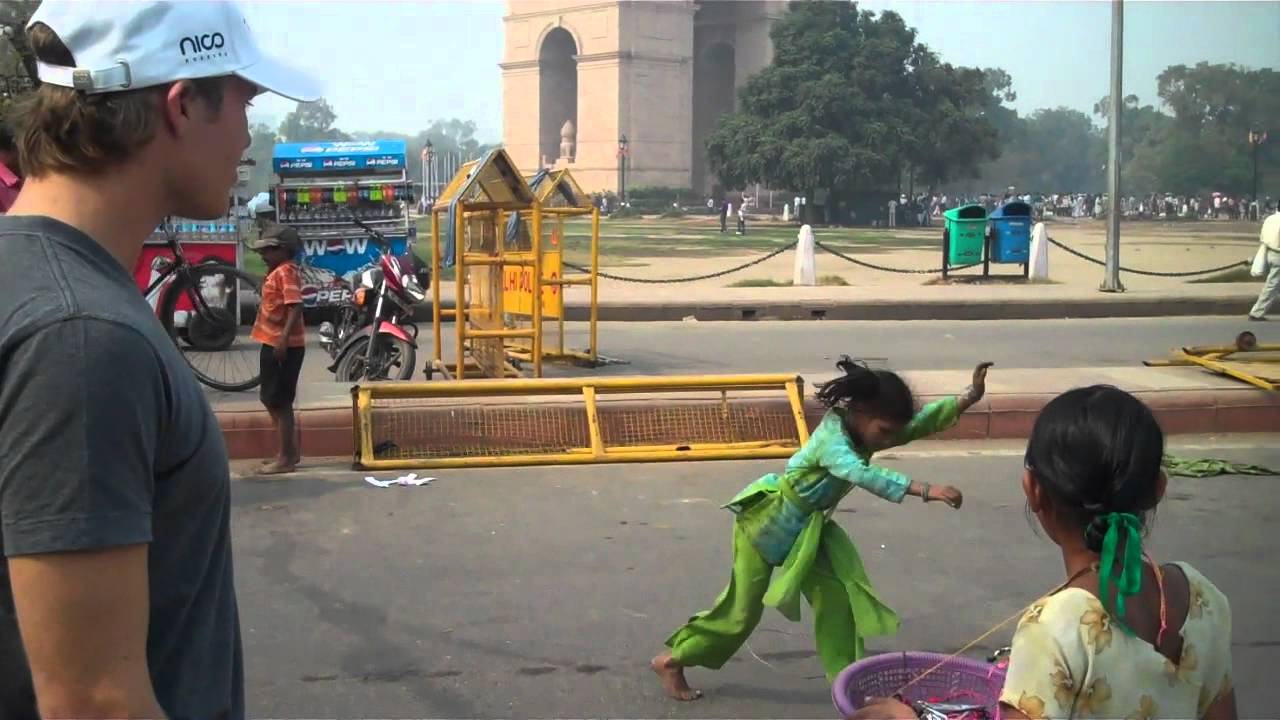 Nico Rosberg New Delhi sightseeing trip: Rickshaw, Spice Market, India Gate (ENG)