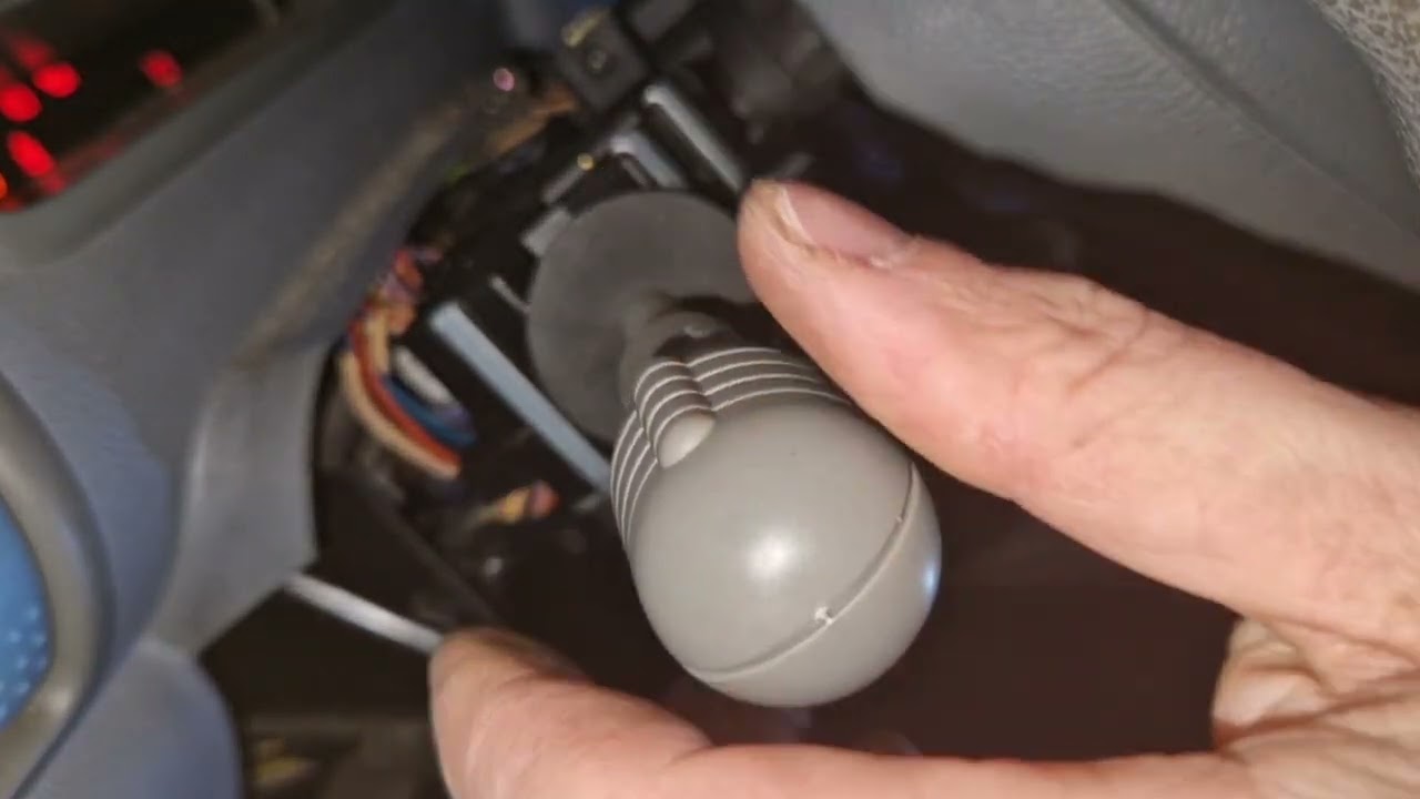 Remplacement du comodo phares klaxon clignotant sur Renault twingo 1