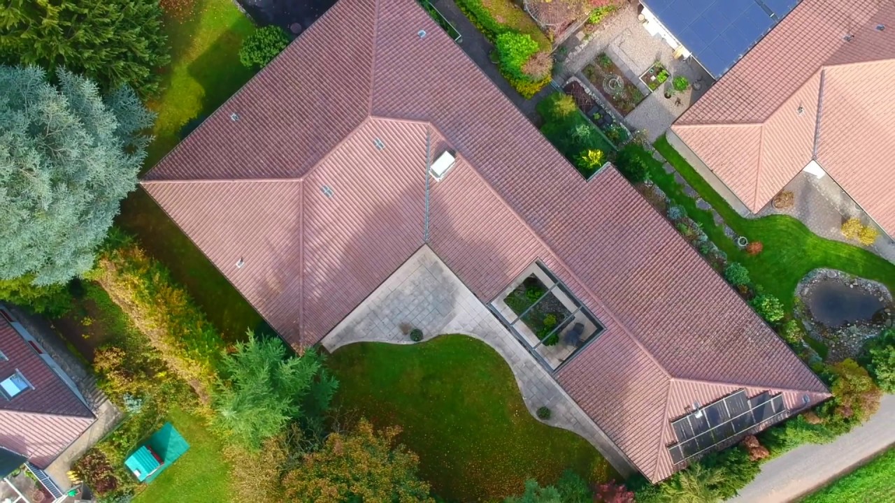 Villa mit Hallenbad und Sauna