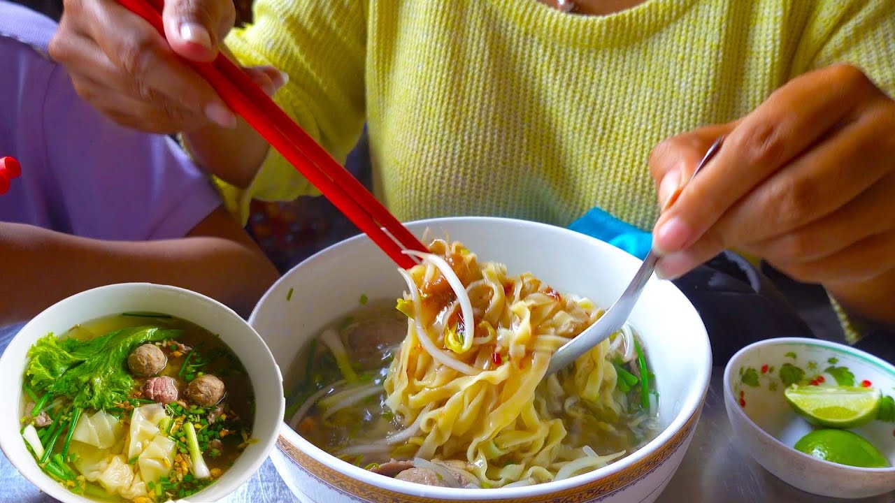 $2.50 For A Bowl of Yummy Mi Keav -Yellow Noodle Soup With Beef - Breakfast In Market