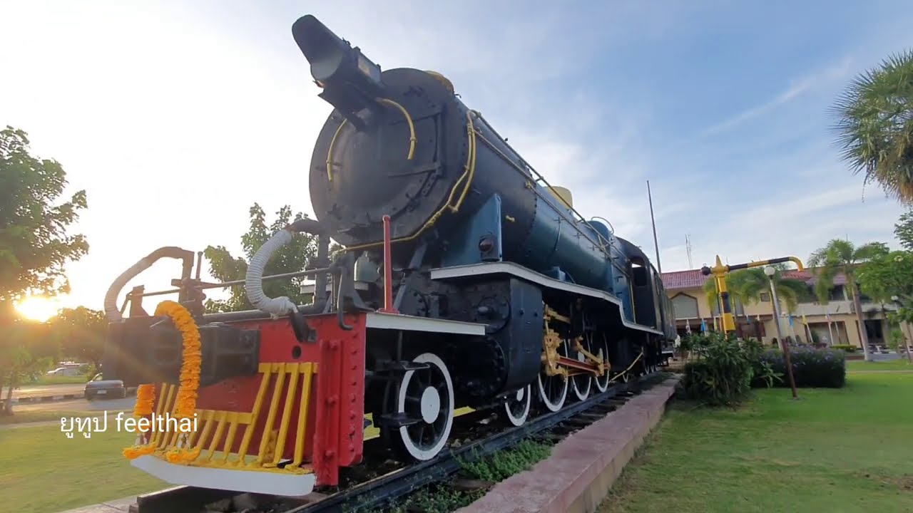 นั่งสามล้อปั่นจากลานย่าโมไปหัวรถไฟโคราช