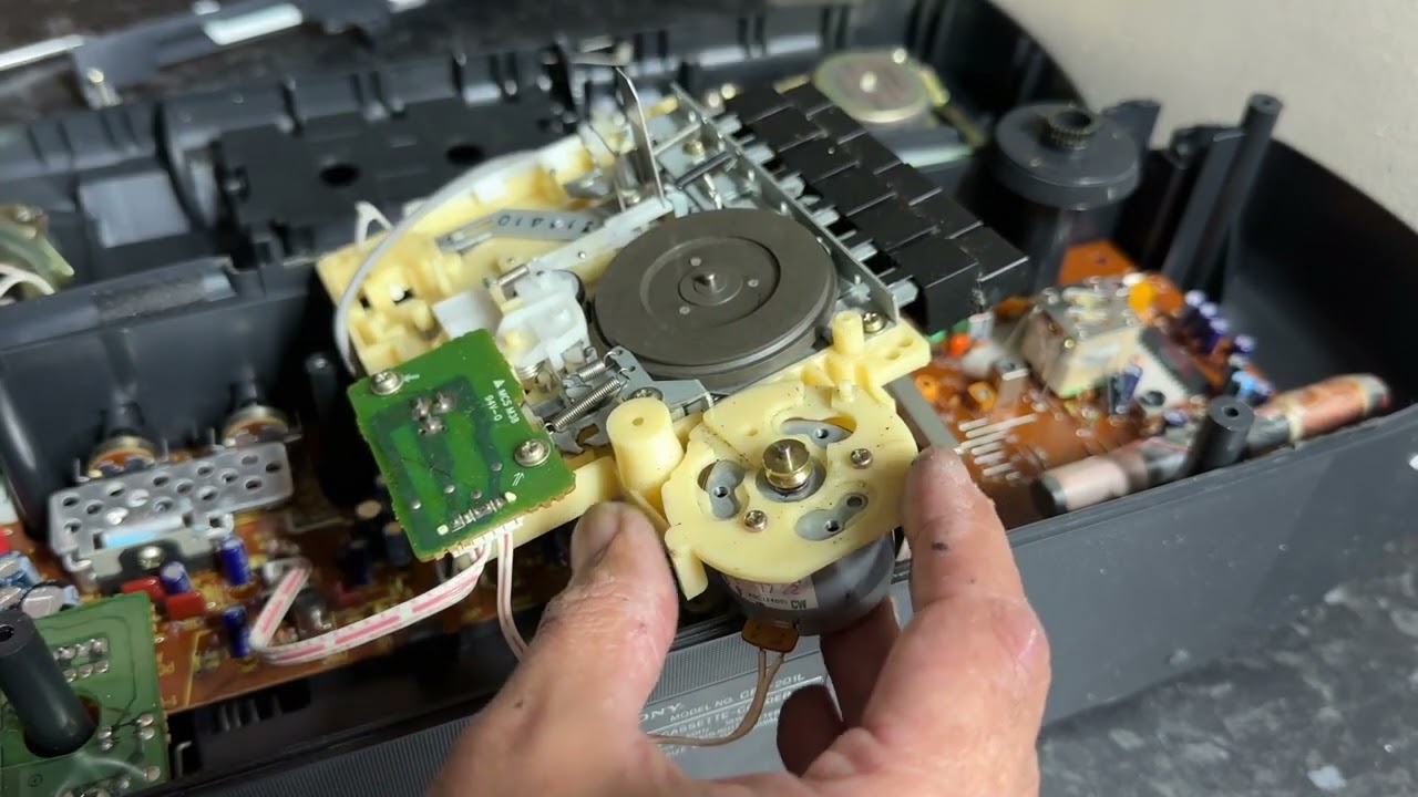 Sony CFS 201 Radio Boombox Faulty Repair New Belt Fitting