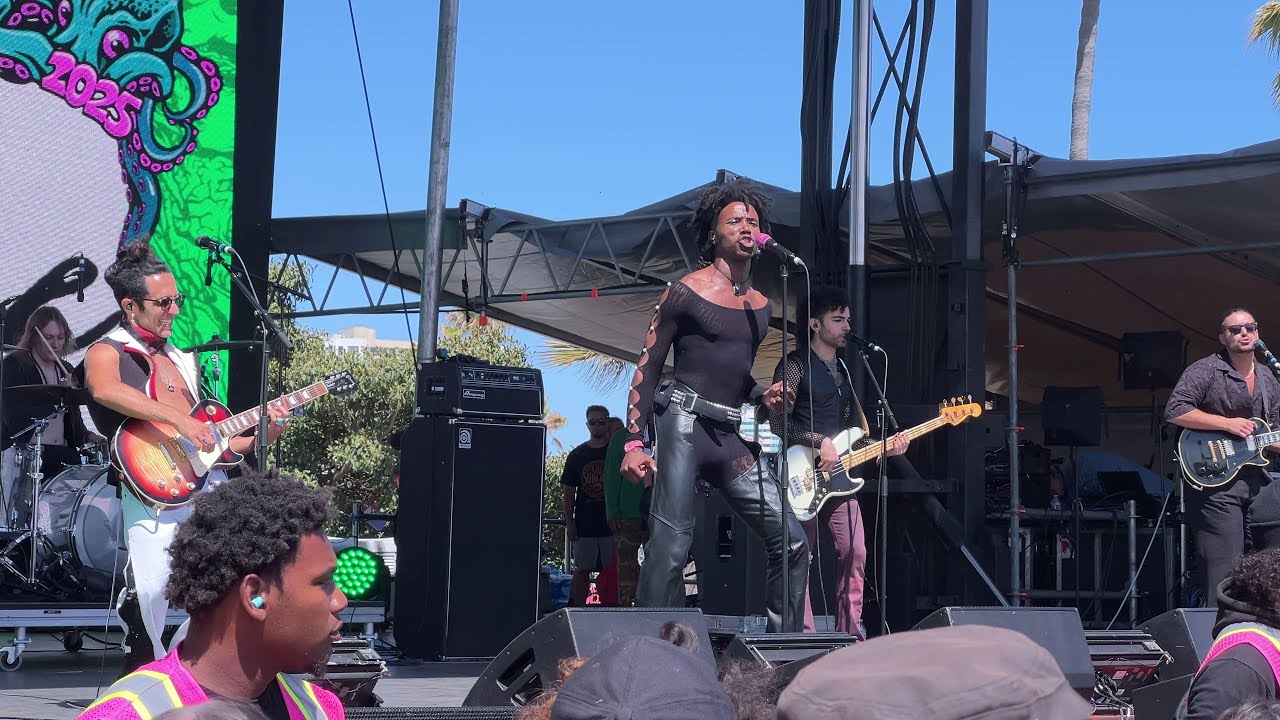 De'Wayne · 2025-07-26 · Warped Tour @ Shoreline Waterfront · Long Beach · live show